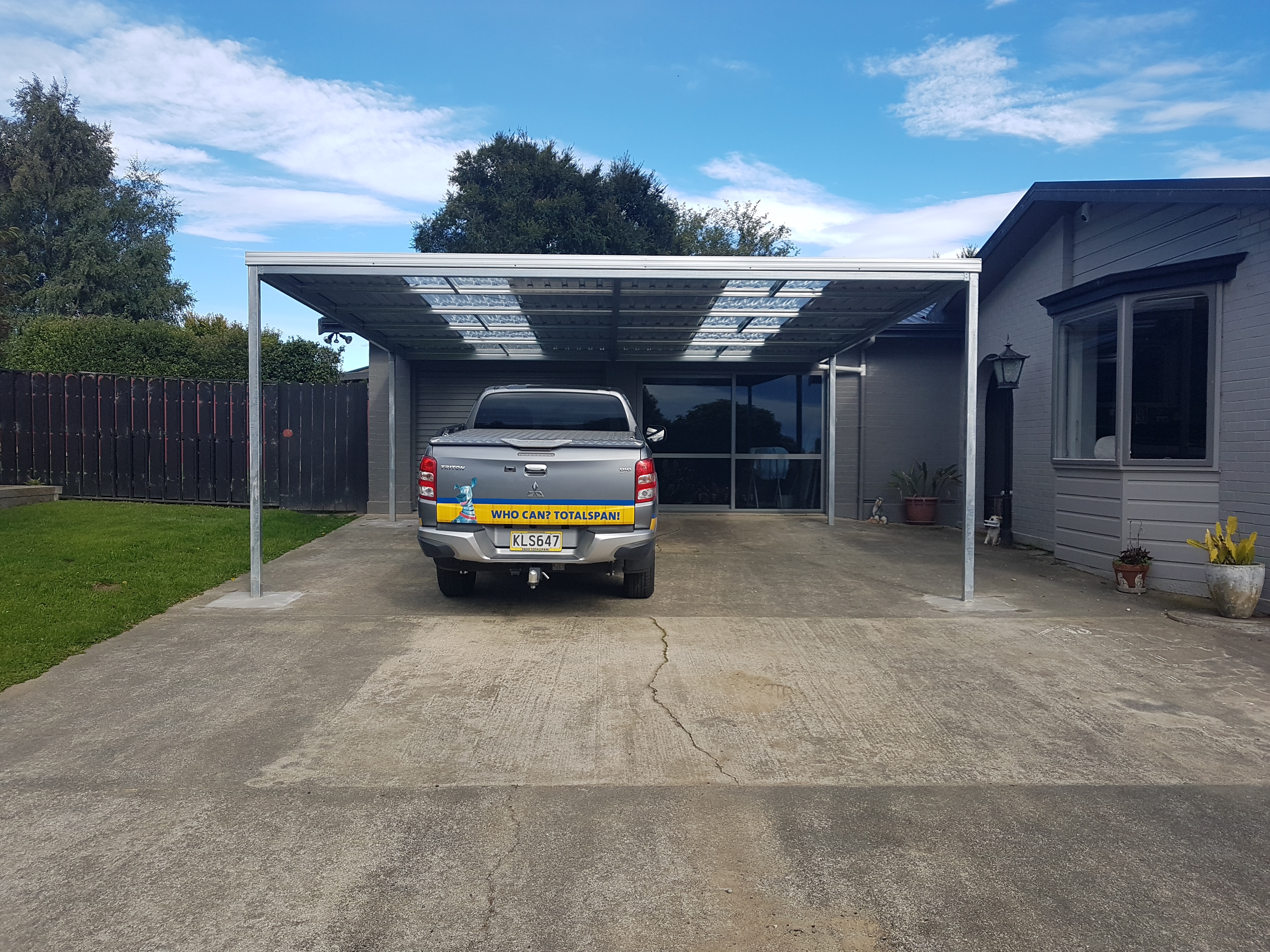 Hoult Carport