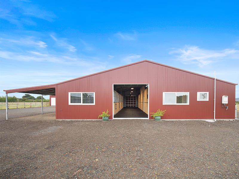 Counties Horse Stables 800 x 600